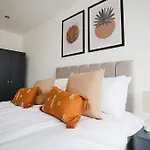 2 Bed, Centre - Private Balcony, Free Parking & Darts