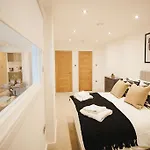 2 Bed, Centre - Private Balcony, Free Parking & Darts * Leeds (West Yorkshire)