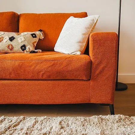 2 Bed, Centre - Private Balcony, Free Parking & Darts Appartement *