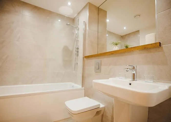 2 Bed Centre - Exclusive Balcony And Free Parking * Leeds (West Yorkshire)