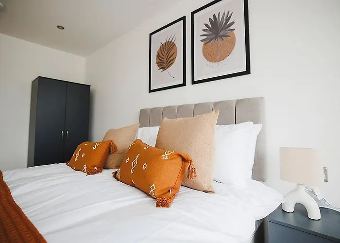 2 Bed Centre - Exclusive Balcony And Free Parking