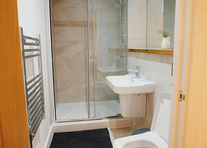 Апартаменти 2 Bed Flat Centre - Balcony, Free Parking & Darts Лідс