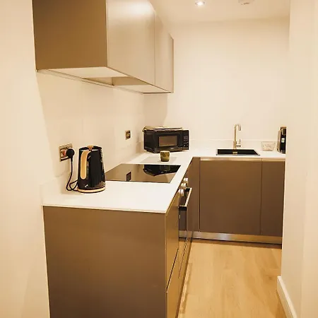 דירה 2 Bed, Centre - Private Balcony, Free Parking & Darts *