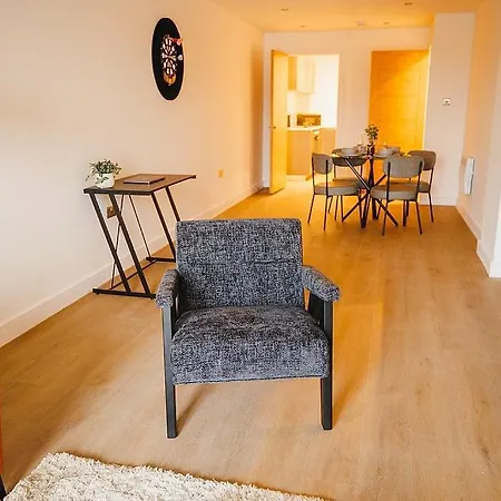 דירה 2 Bed, Centre - Private Balcony, Free Parking & Darts *